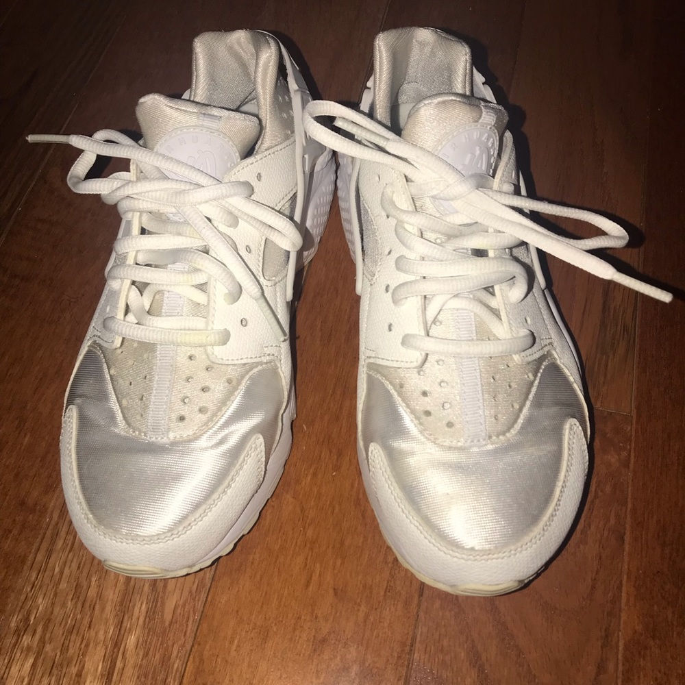 💥White huaraches nike sneakers